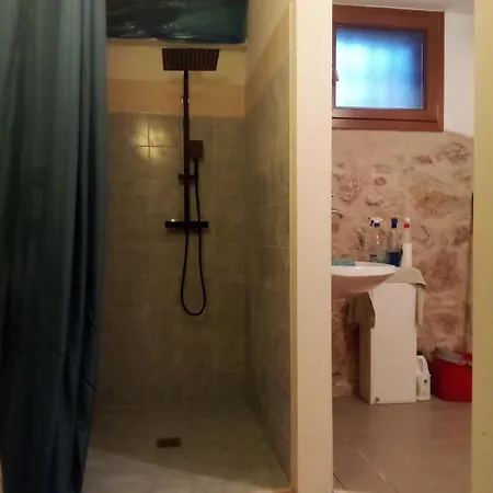 Intera Casa Con Terrazza In Montagna Albina
